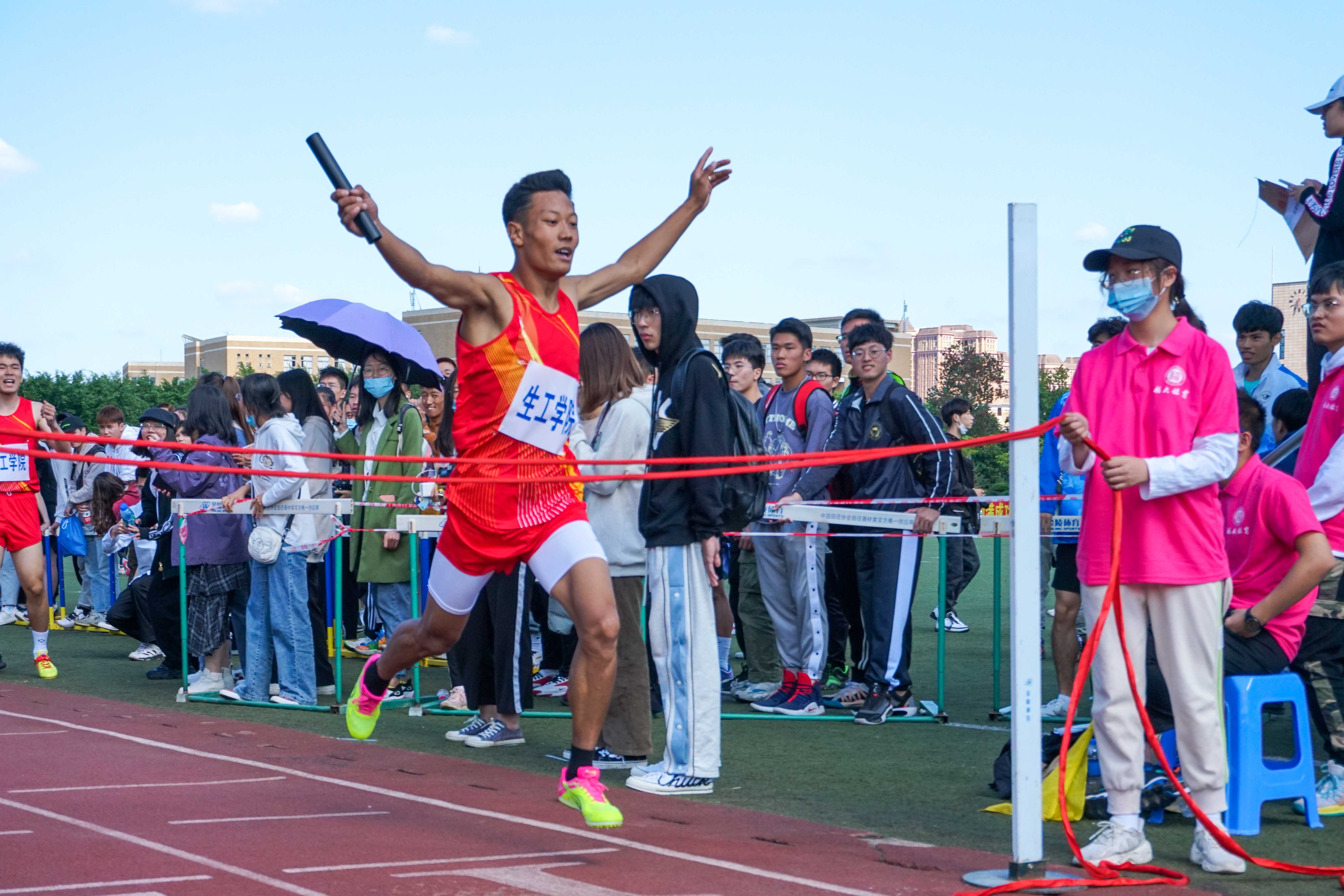 【校运会短波】生工学院夺得男学乙4×400米接力赛冠军