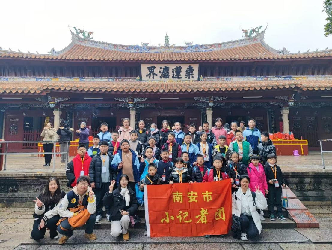 20240225实践队员合影.png 20240225实践队员合影.png