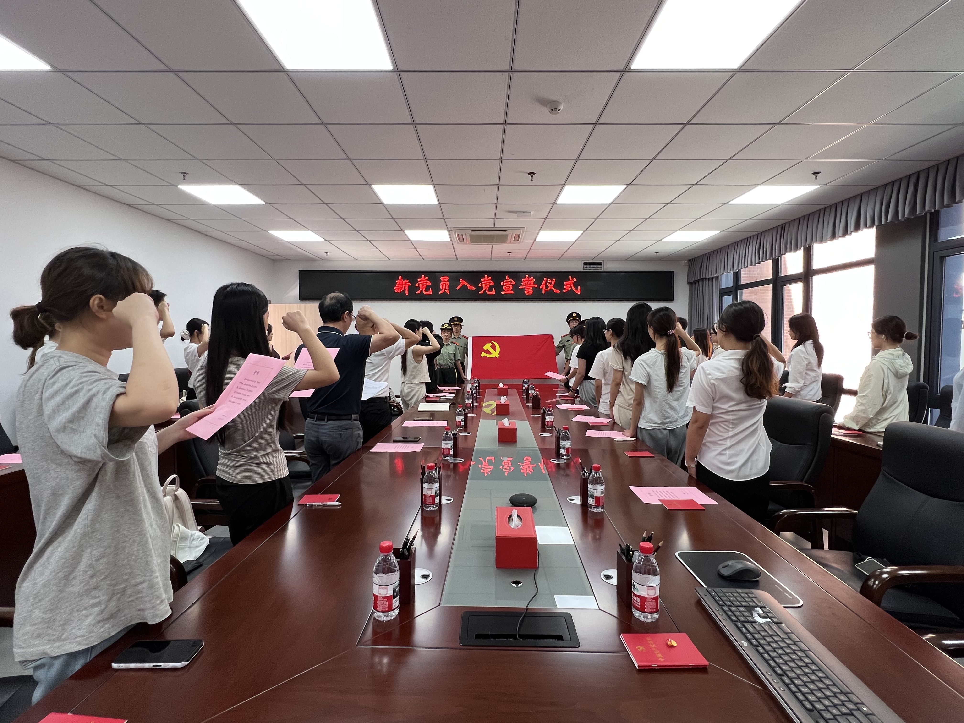 20260701福州大学厦门工艺美术学院举行新党员入党宣誓仪式2厦门工艺美术学院.jpg