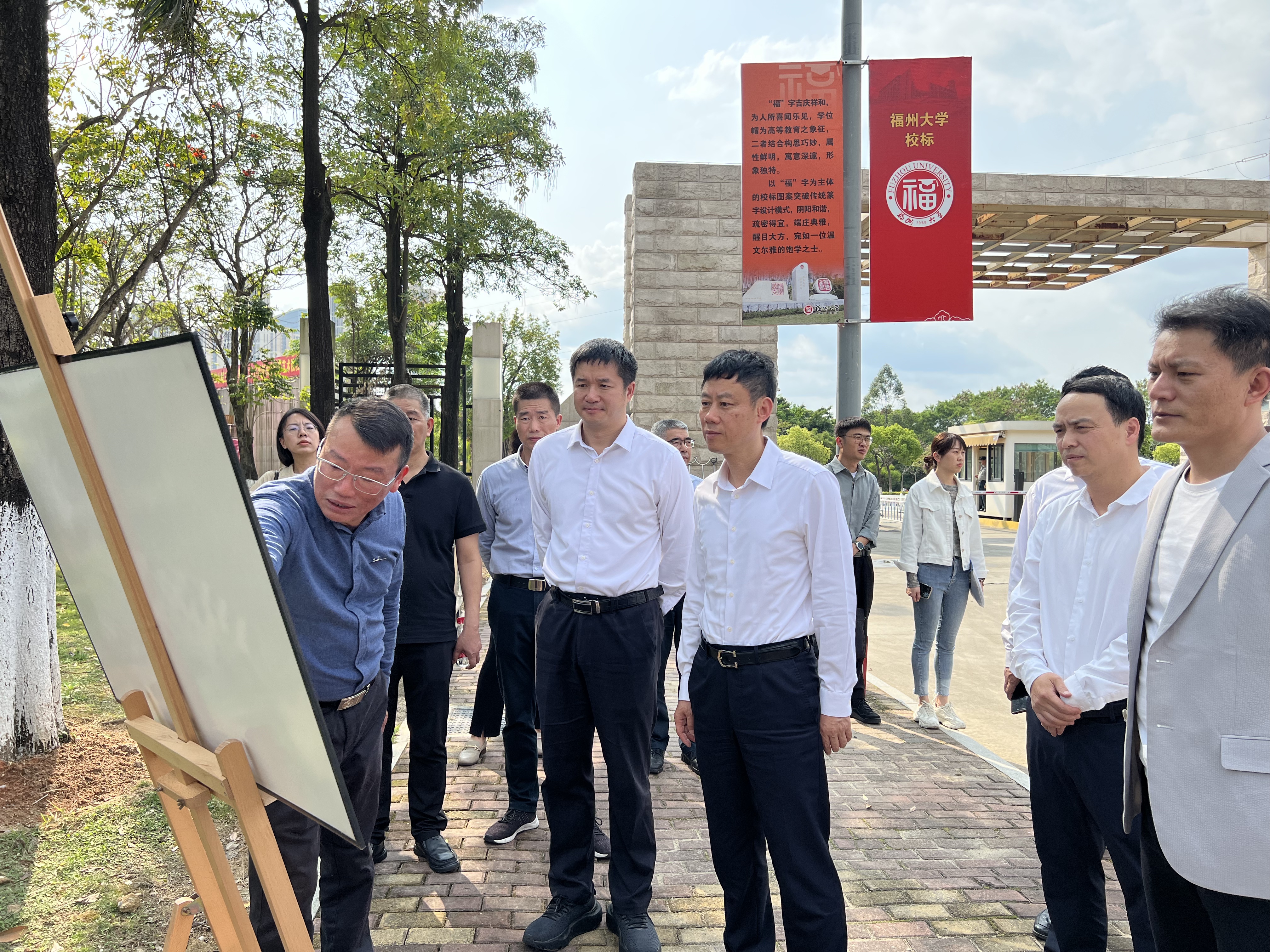 20250410厦门市季翔峰副市长一行莅临福州大学集美校区调研指导1厦门工艺美术学院.jpg