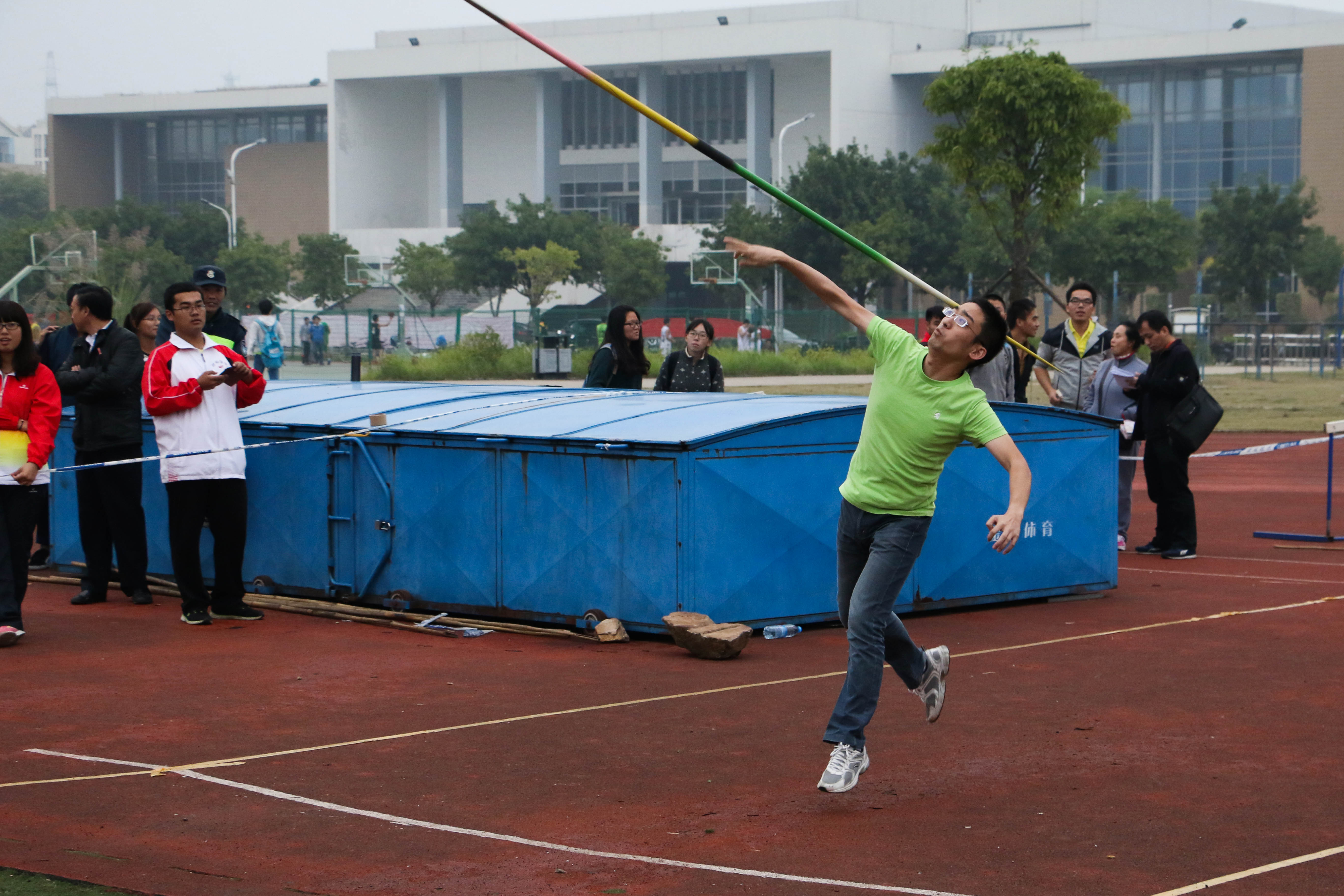 男教青标枪比赛许章元折桂