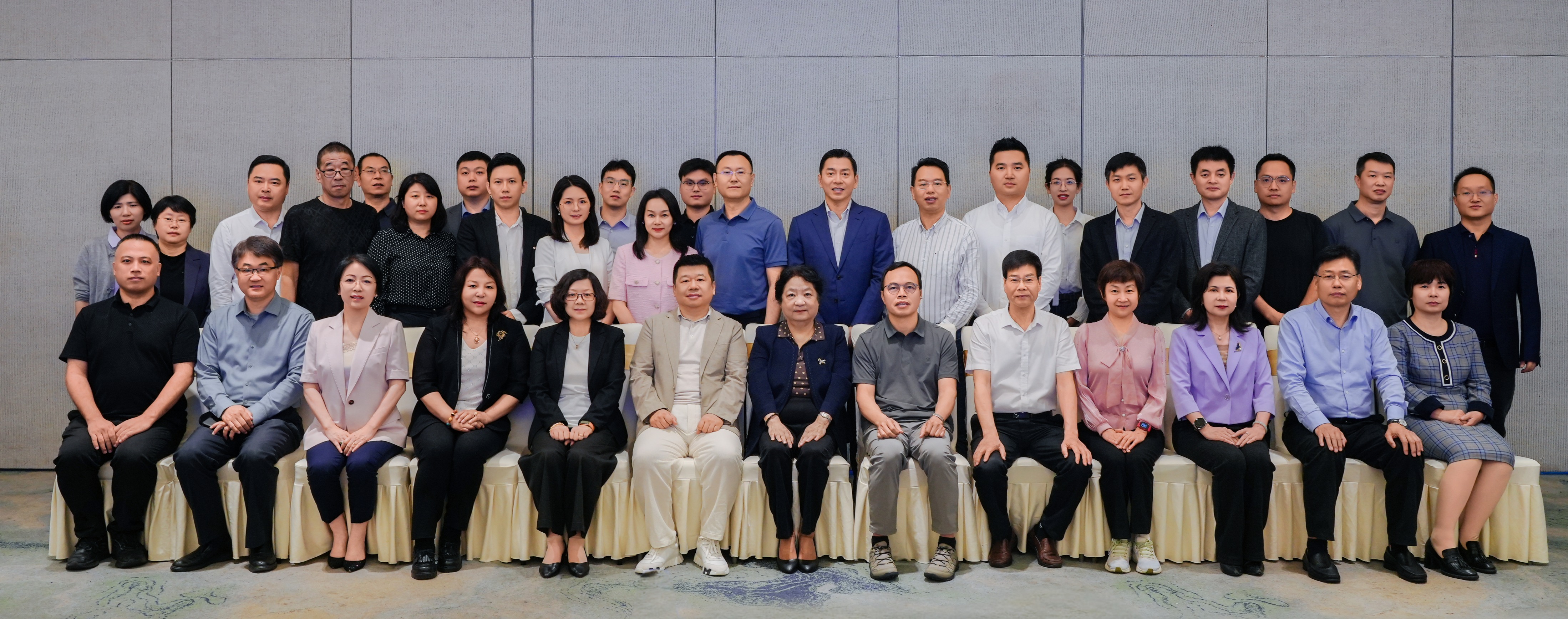20260428日中国食品科学技术学会冷冻与冷藏食品分会主任委员办公会合影 - 生工.png