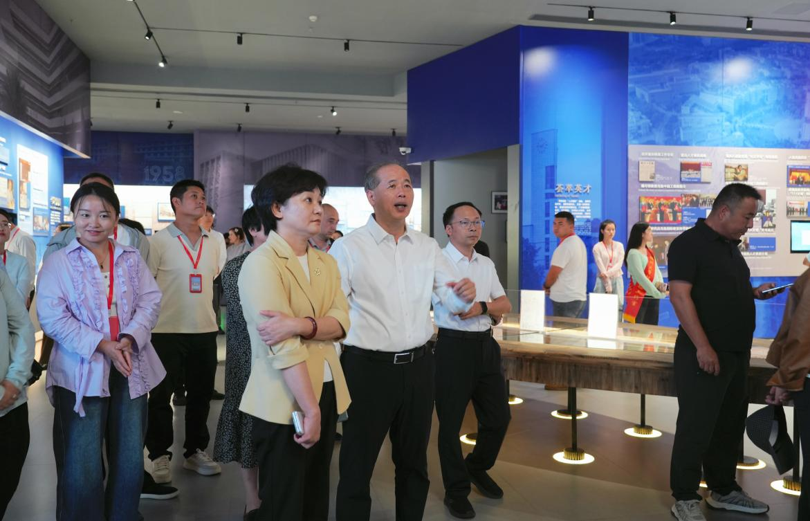 20261023培训班一行参观校史馆学生工作部(处).png