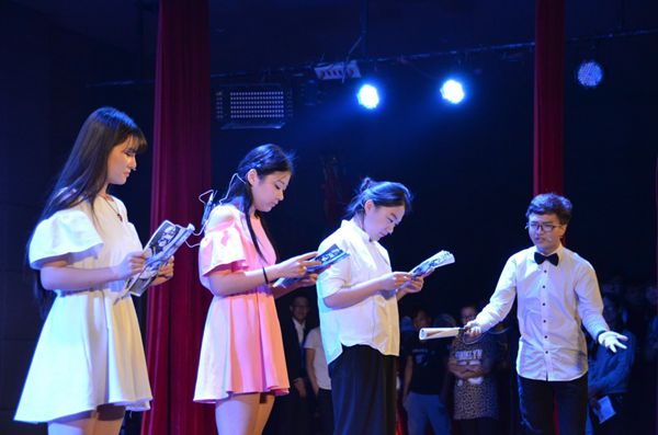 福大人文学院上演才艺与青春的迎新晚会盛宴 福大人文学院上演才艺与青春的迎新晚会盛宴