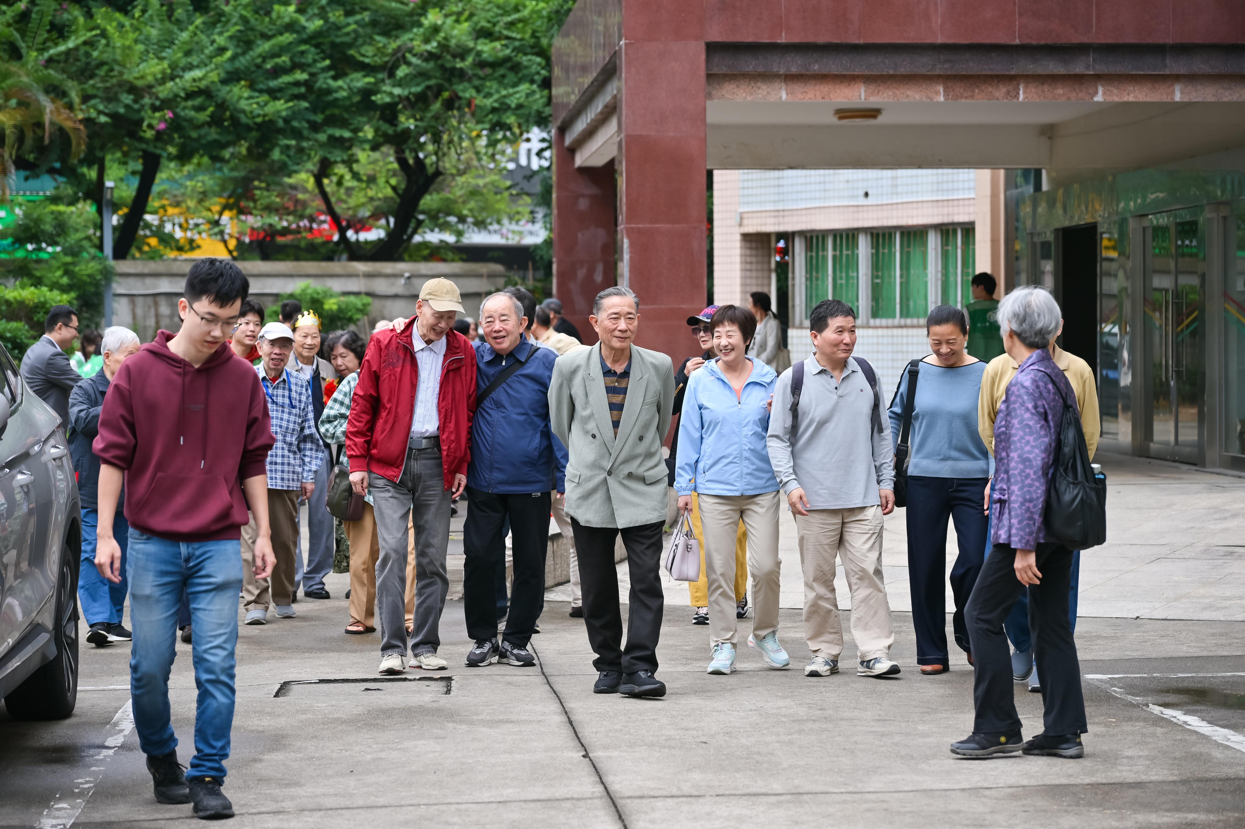 20251030化工学院重阳节 (4).jpg