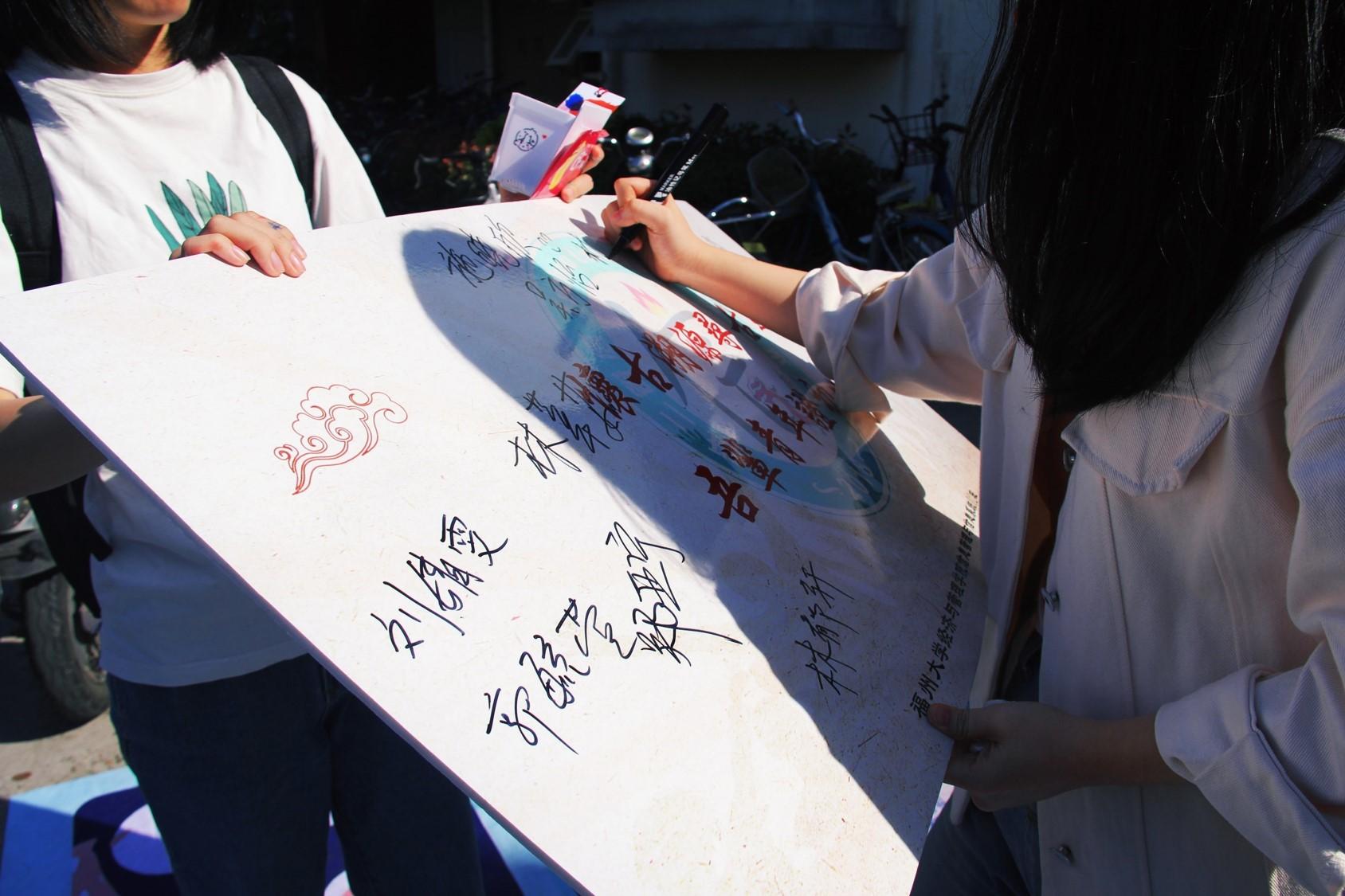 推动学习建国历史，回炉重塑使命青年