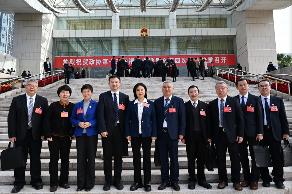 20260126福建省两会福州大学省政协委员小组合影-tongzhan部.jpg