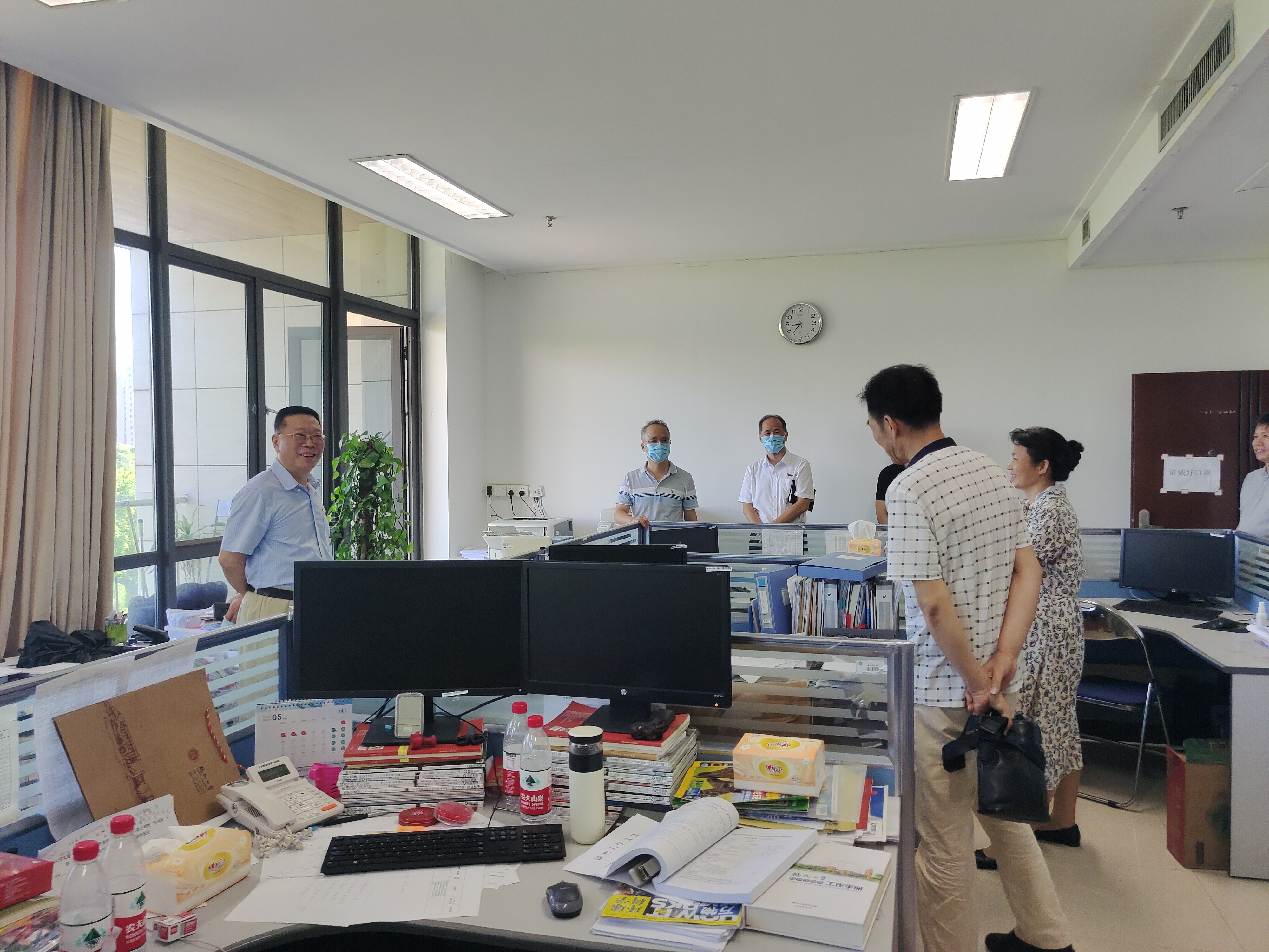 校领导开展新学期机关工作作风调研