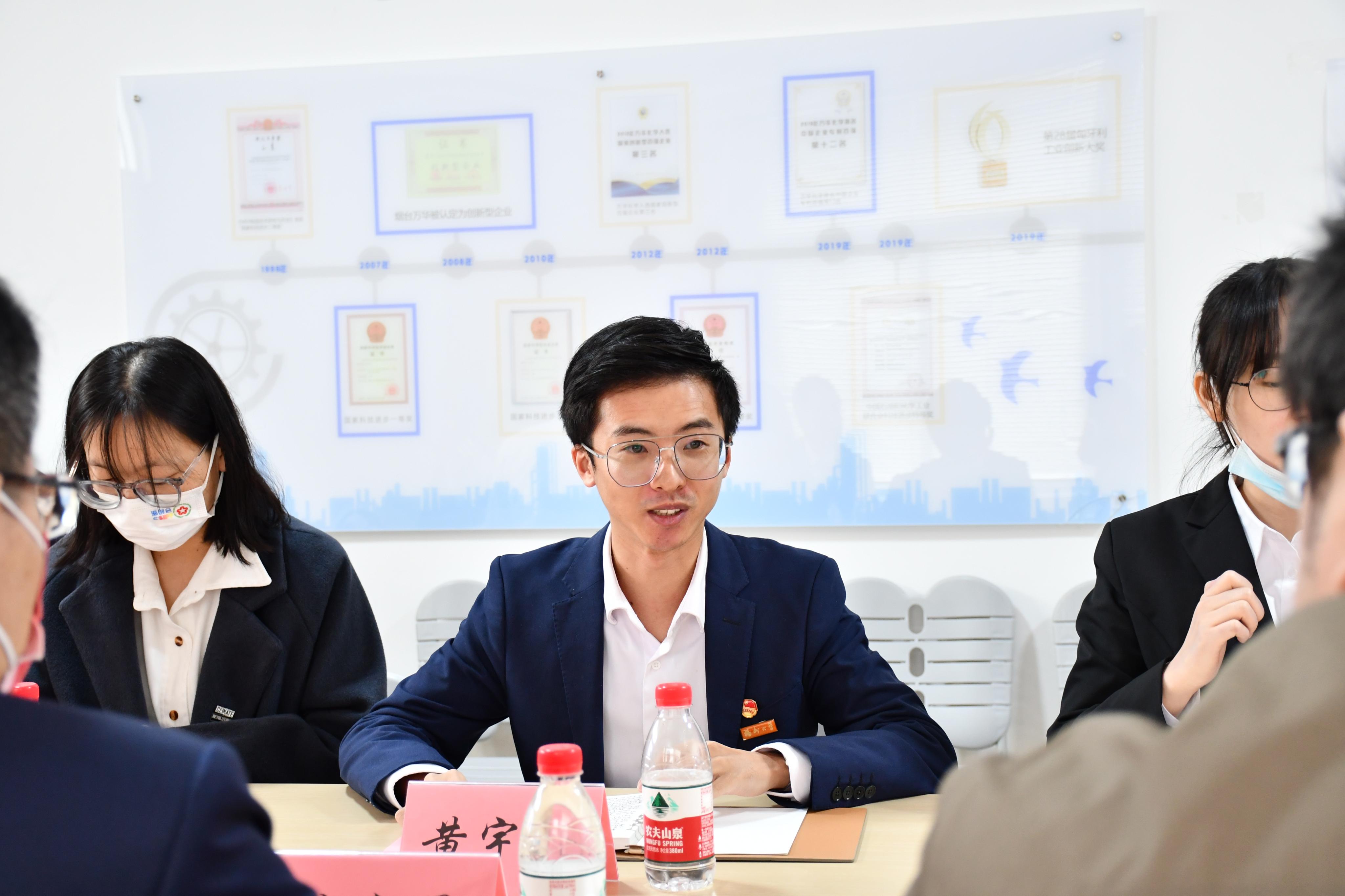 团省委副书记李腾到福州大学调研交流-研究生代表黄宇洲同学做青年创业工作发言.JPG