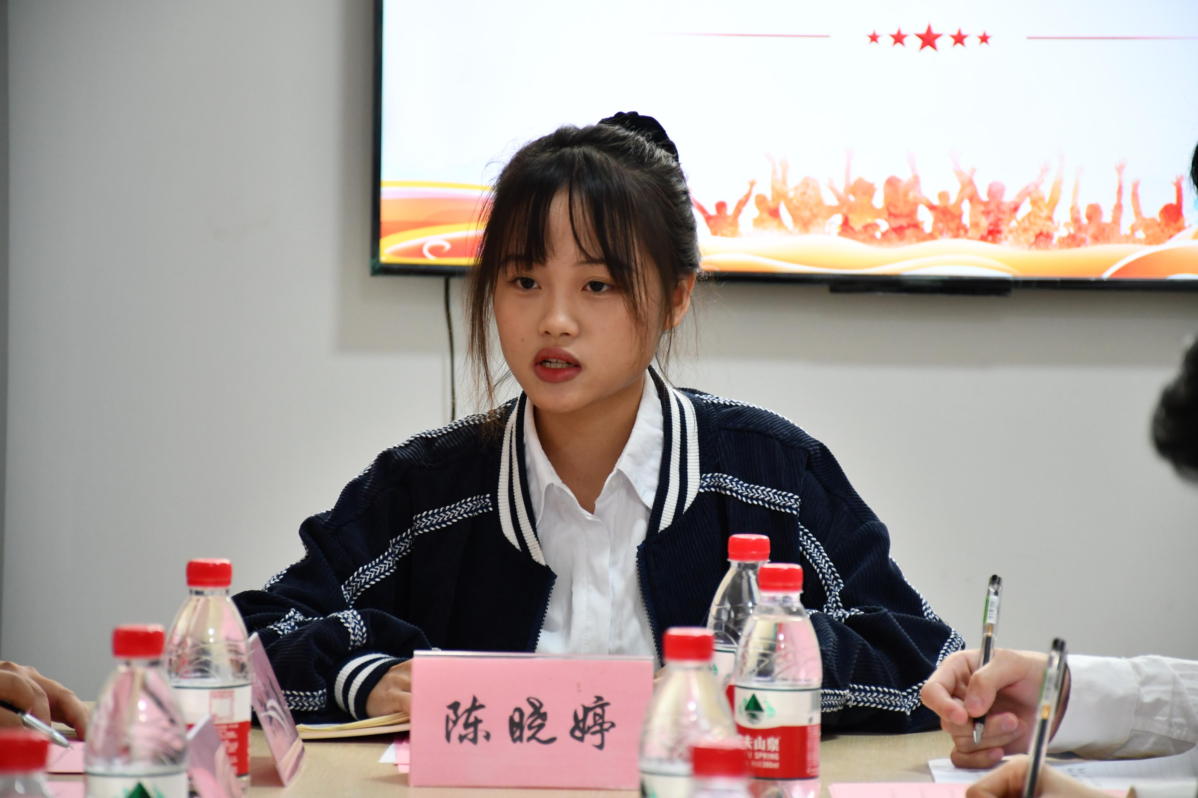 团省委副书记李腾到福州大学调研交流-本科生代表陈晓婷同学做就业帮扶工作发言.JPG