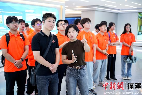 图为实践队参观永福电力设计股份有限公司业务展厅 图为实践队参观永福电力设计股份有限公司业务展厅