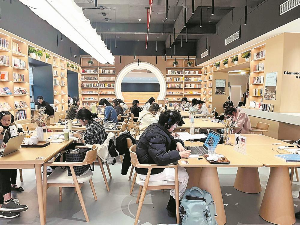 20231219福建日报书香校园大梦书屋环境.jpg