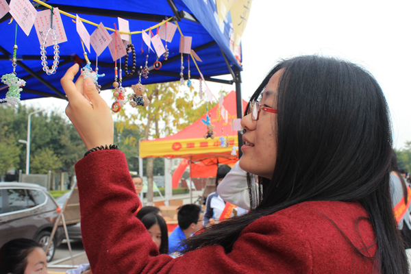 150314福州大学人文学院青年志愿者协会义卖活动2