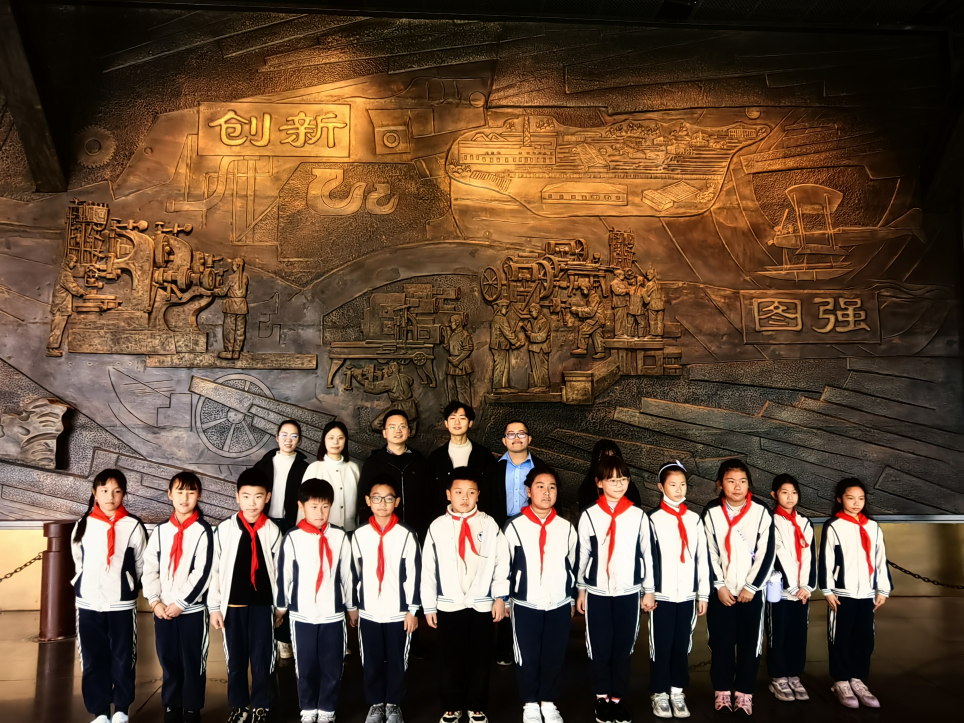 20240225船政与中国近代经济发展实践队与前来参观的青少年合影.png 20240225船政与中国近代经济发展实践队与前来参观的青少年合影.png
