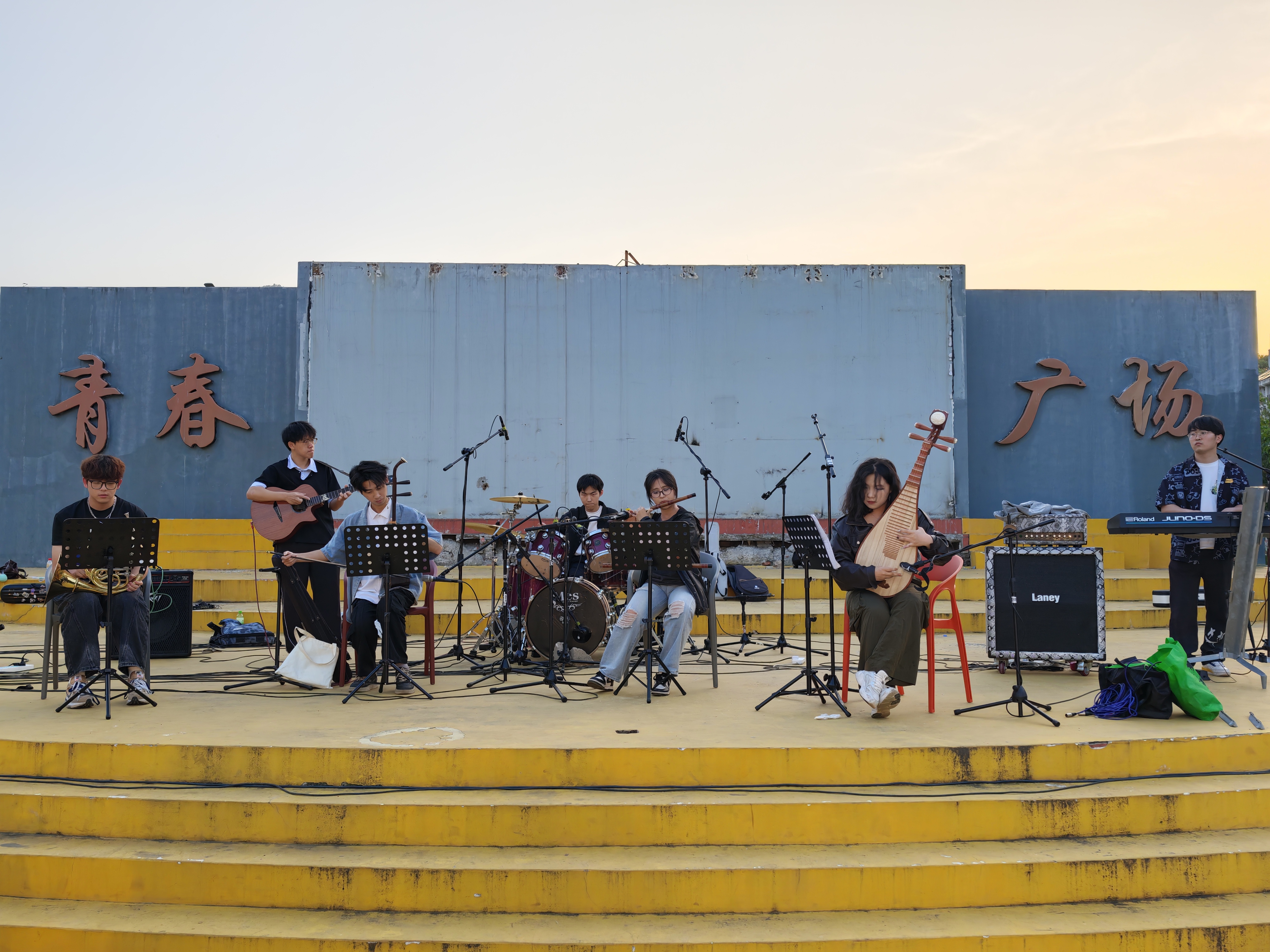 20260425乐队现场演出郭文佳.jpg