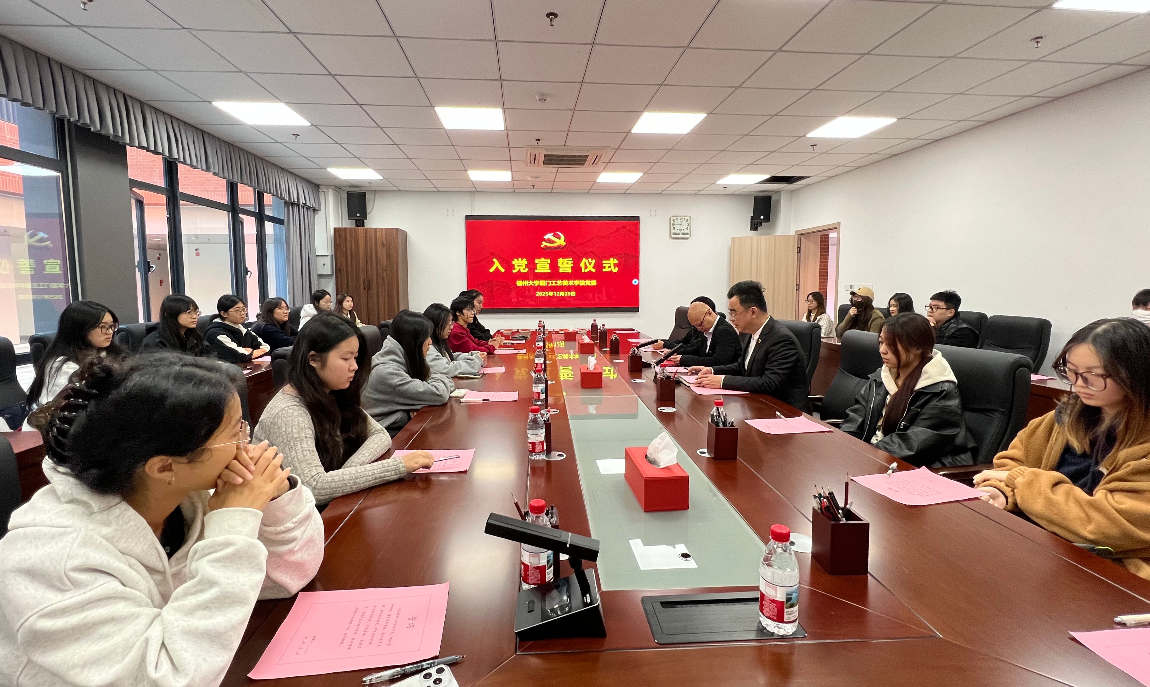 20251229厦门工艺美术学院举行新党员入党宣誓仪式厦门工艺美术学院1.jpg