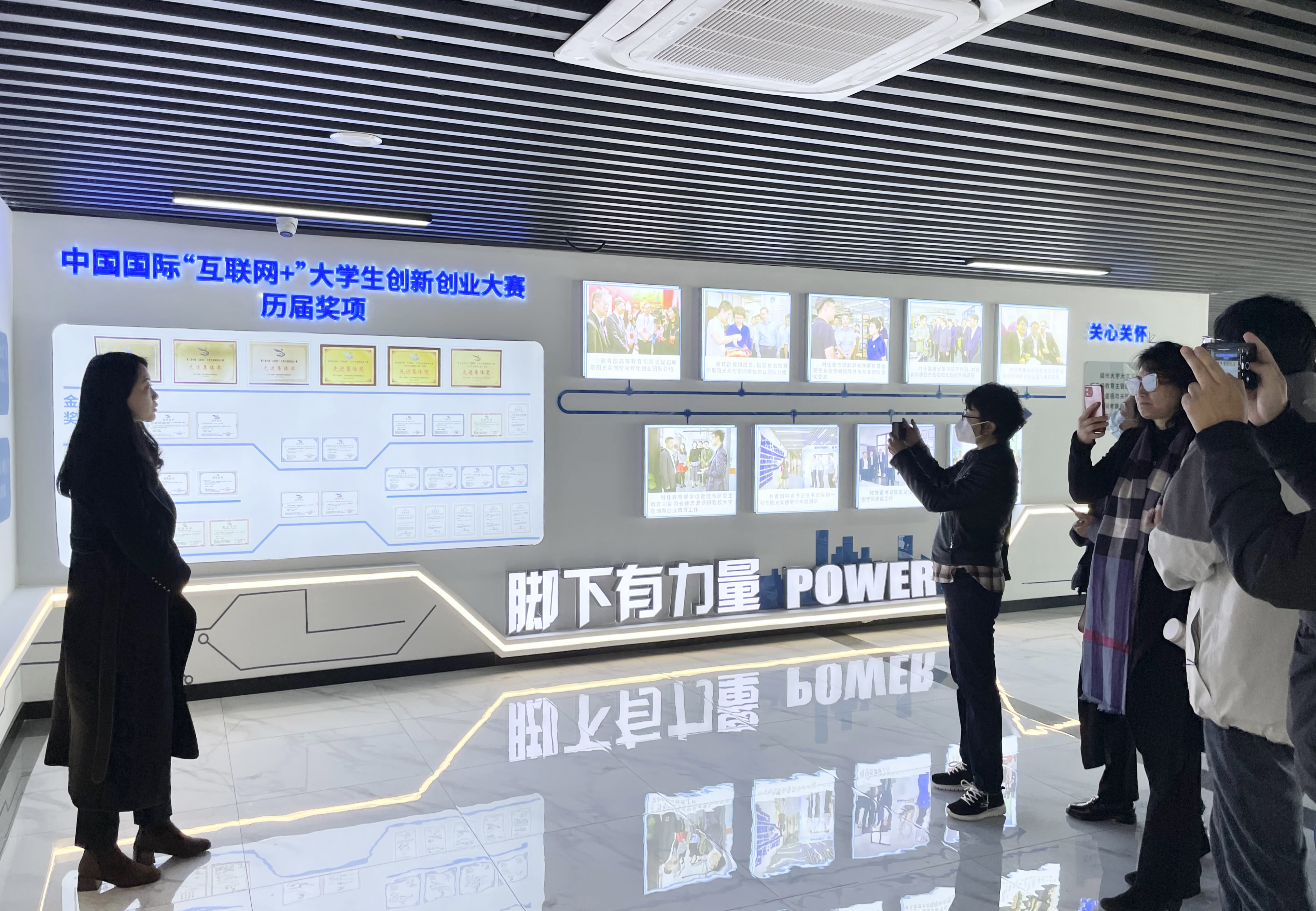 听取阳光众创空间介绍-柳心欣.jpg 听取阳光众创空间介绍-柳心欣.jpg