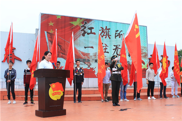 青春广场闭幕式物信学院党委副书记张红讲话 郑代福摄