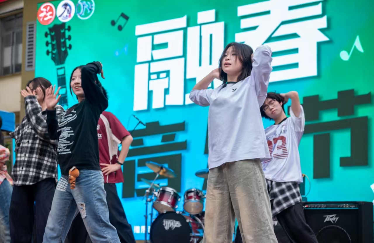 20250426街舞表演沈威名.jpg