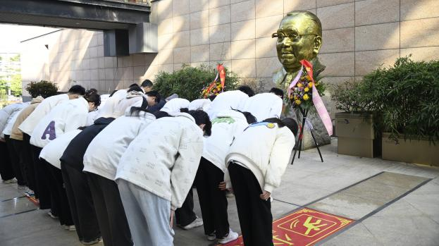 20250403清明祭扫化学学院.png