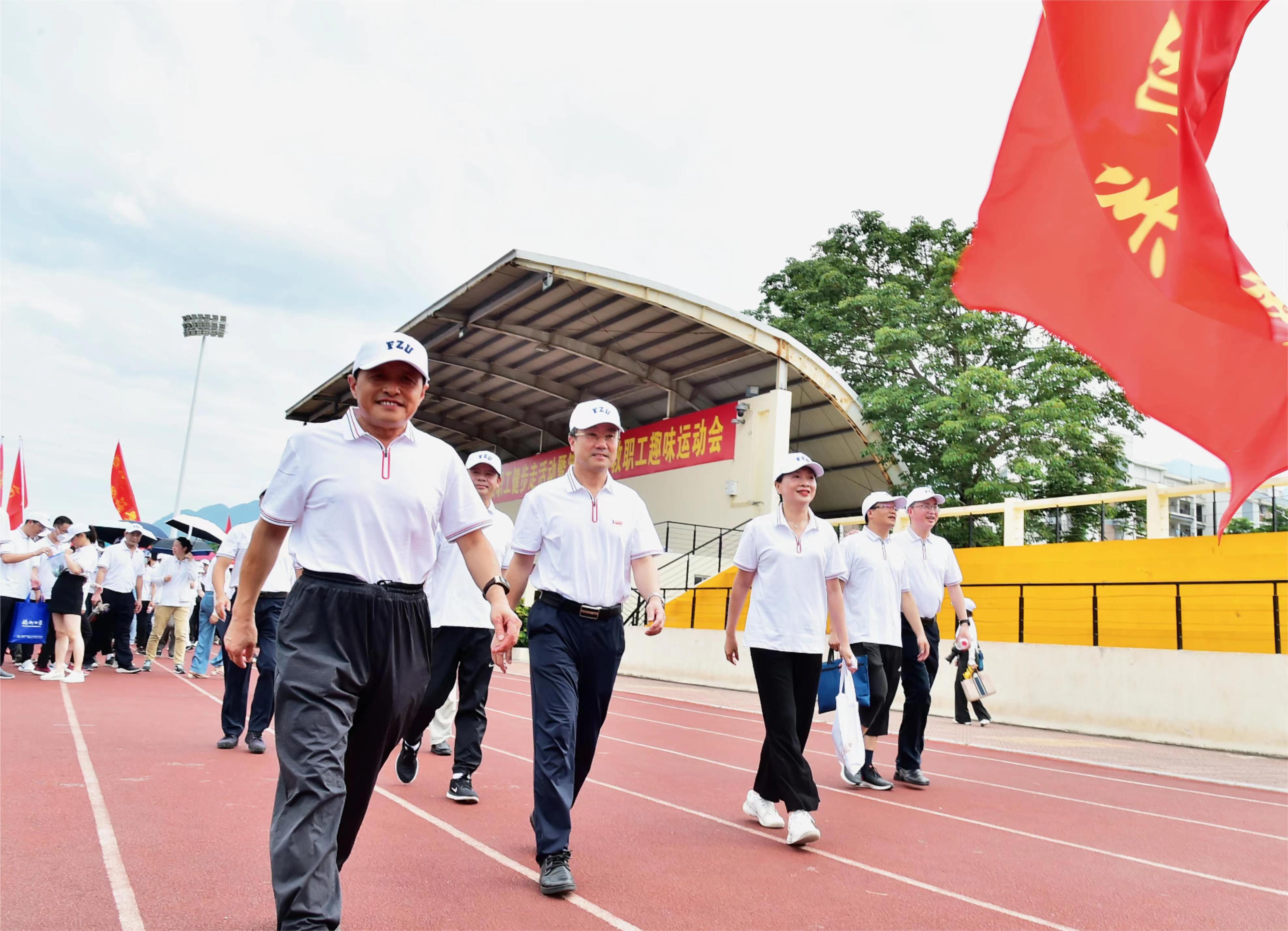 教职工参加校园健步走-校工会.jpg