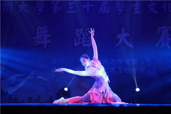 《爱莲说》张嘉云摄