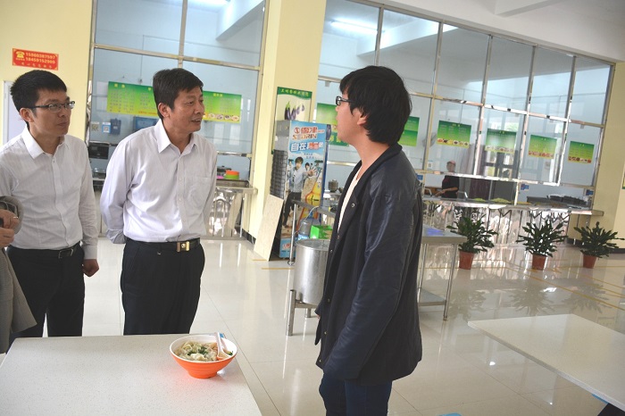 付校长1