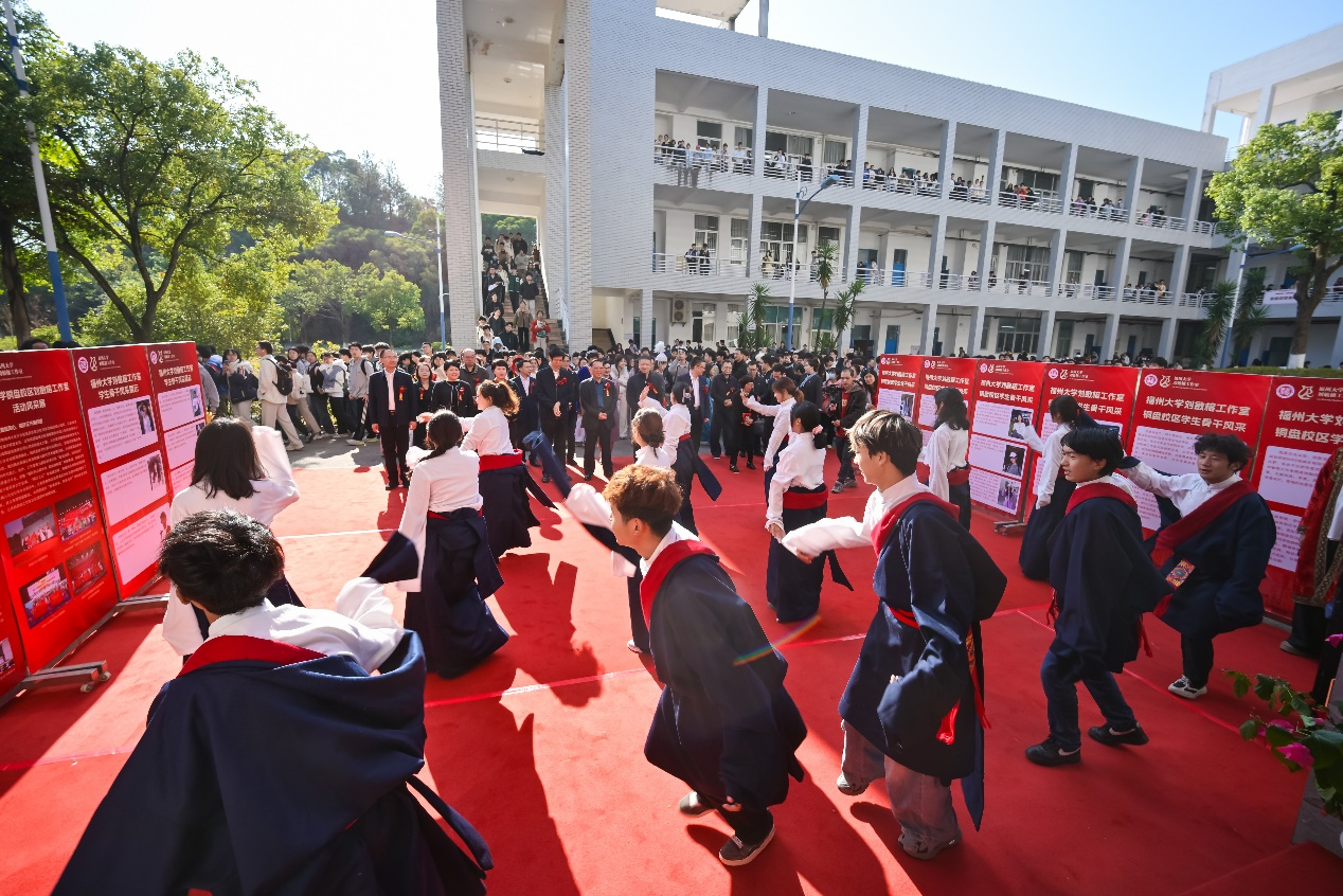 20251205 铜盘校区刘敏榕工作室启幕式藏族舞蹈《锅庄》 学工部.png