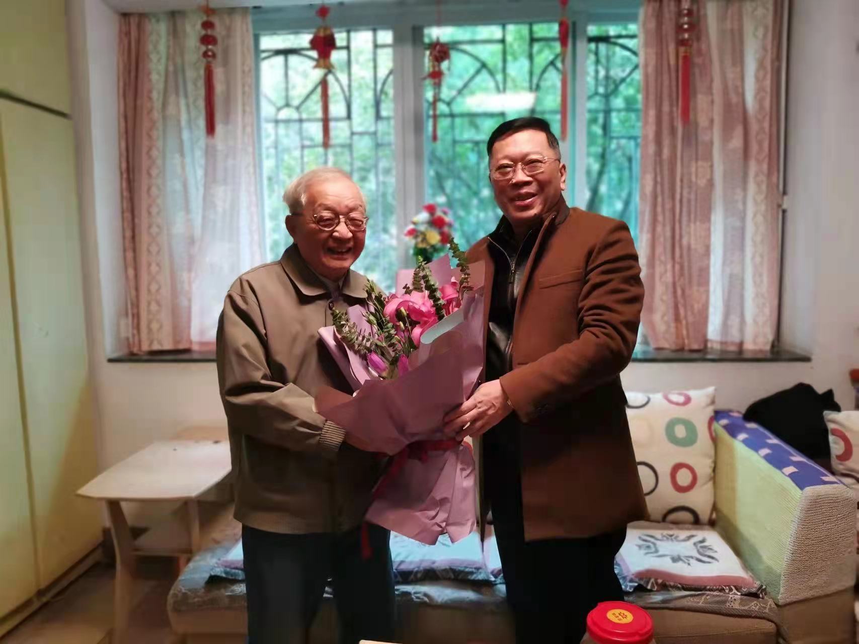 福州大学领导看望慰问离退休老同志