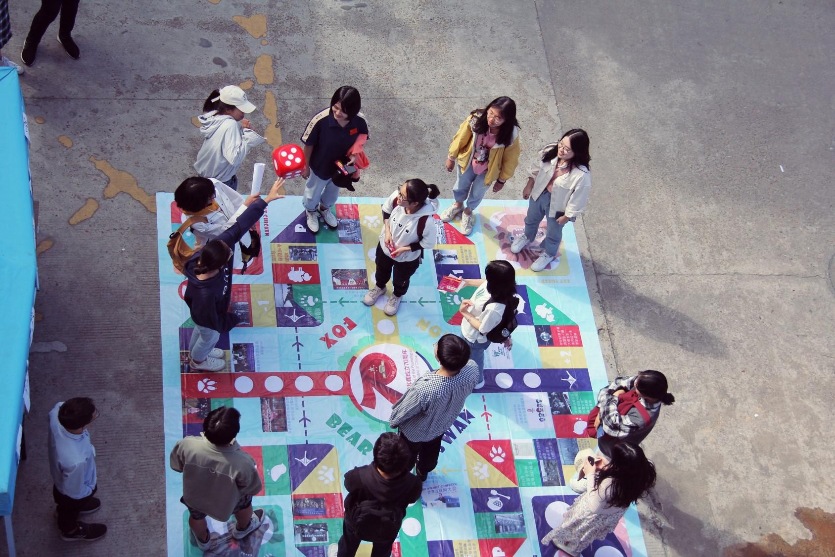 推动学习建国历史，回炉重塑使命青年