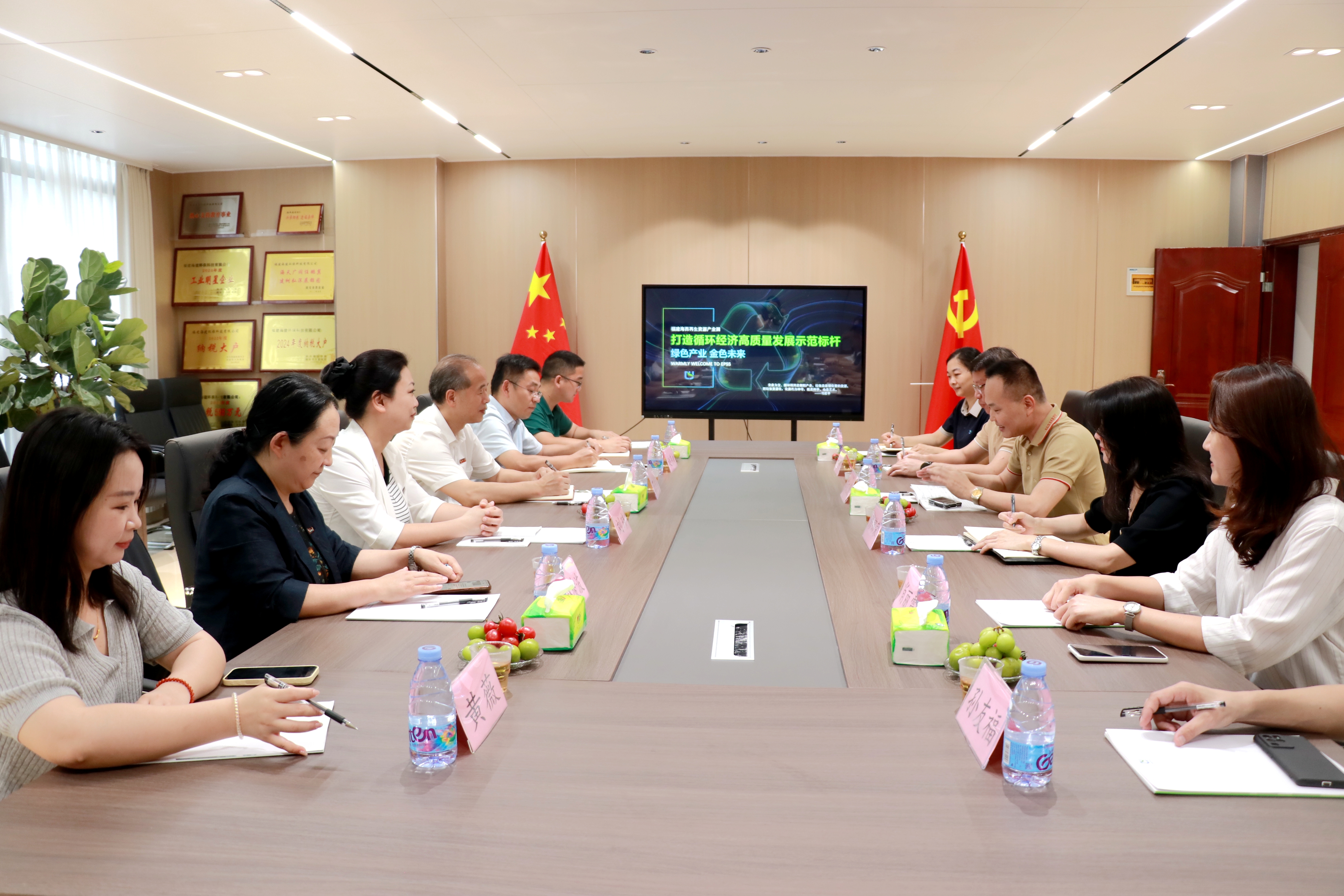 20260610 座谈现场.jpg
