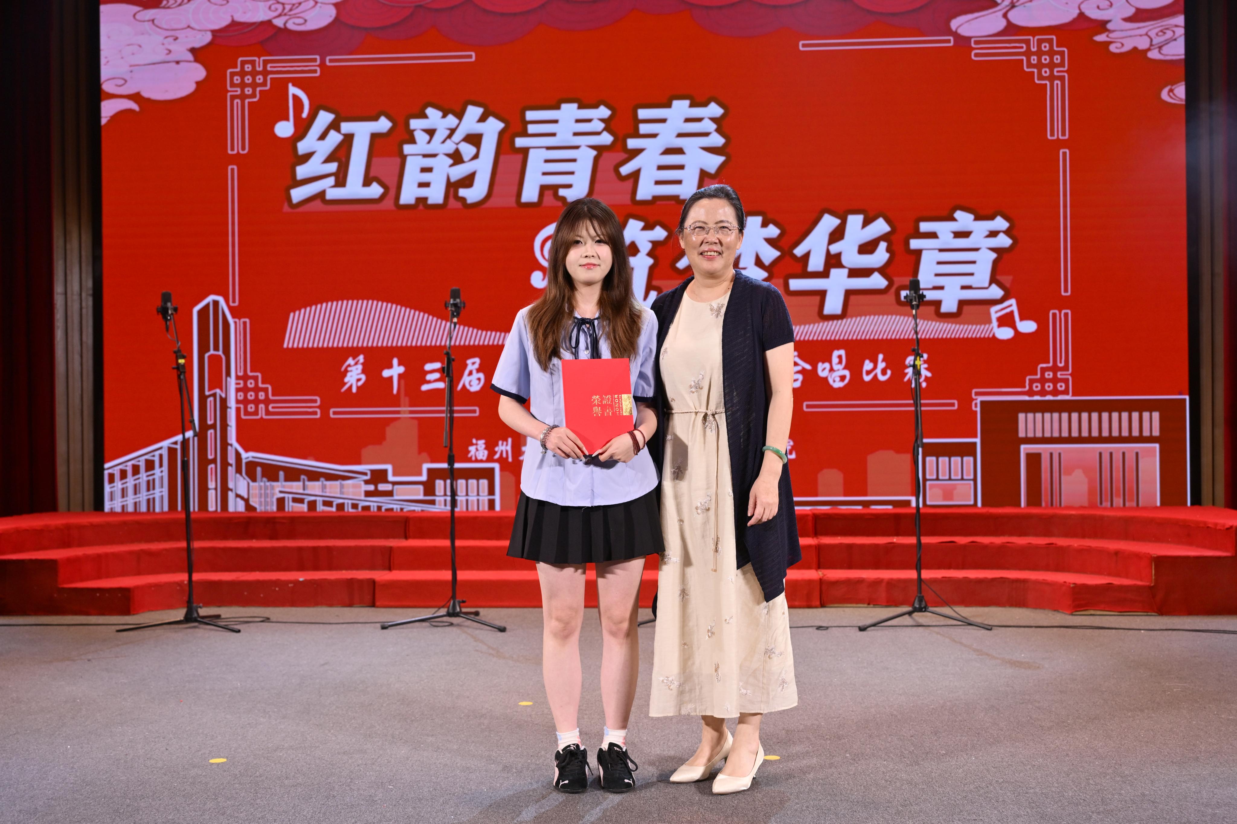 20260523领导嘉宾为获奖队伍颁奖.jpg
