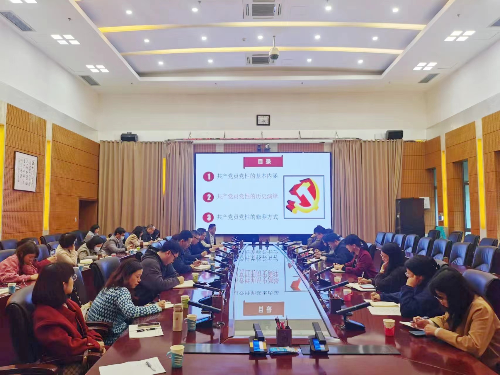 20231124机关党员读书班专题辅导报告会暨党建工作培训会现场林.jpg