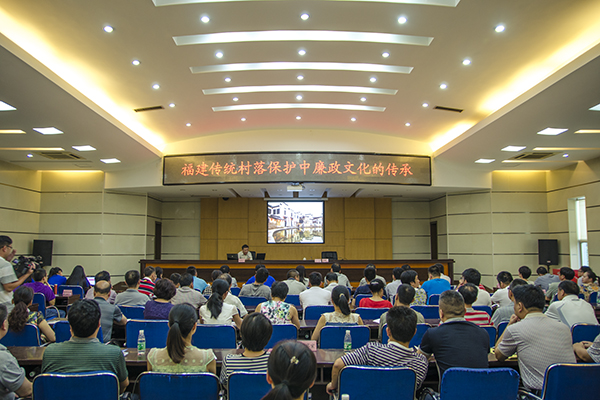 图一 陈晓声副巡视员正在演讲