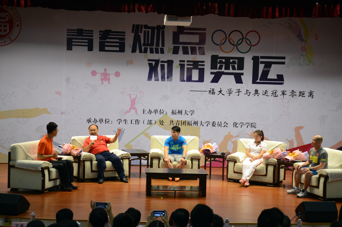 座谈全景 郑曼如摄1