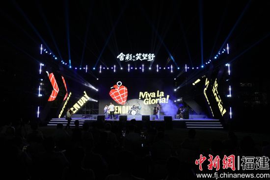 “舍彩・笑望舒”——福州大学2026年温暖宿舍行动草坪音乐季决赛25日晚在福州大学旗山校区学生社区望舒湖草坪落幕。福州大学 供图