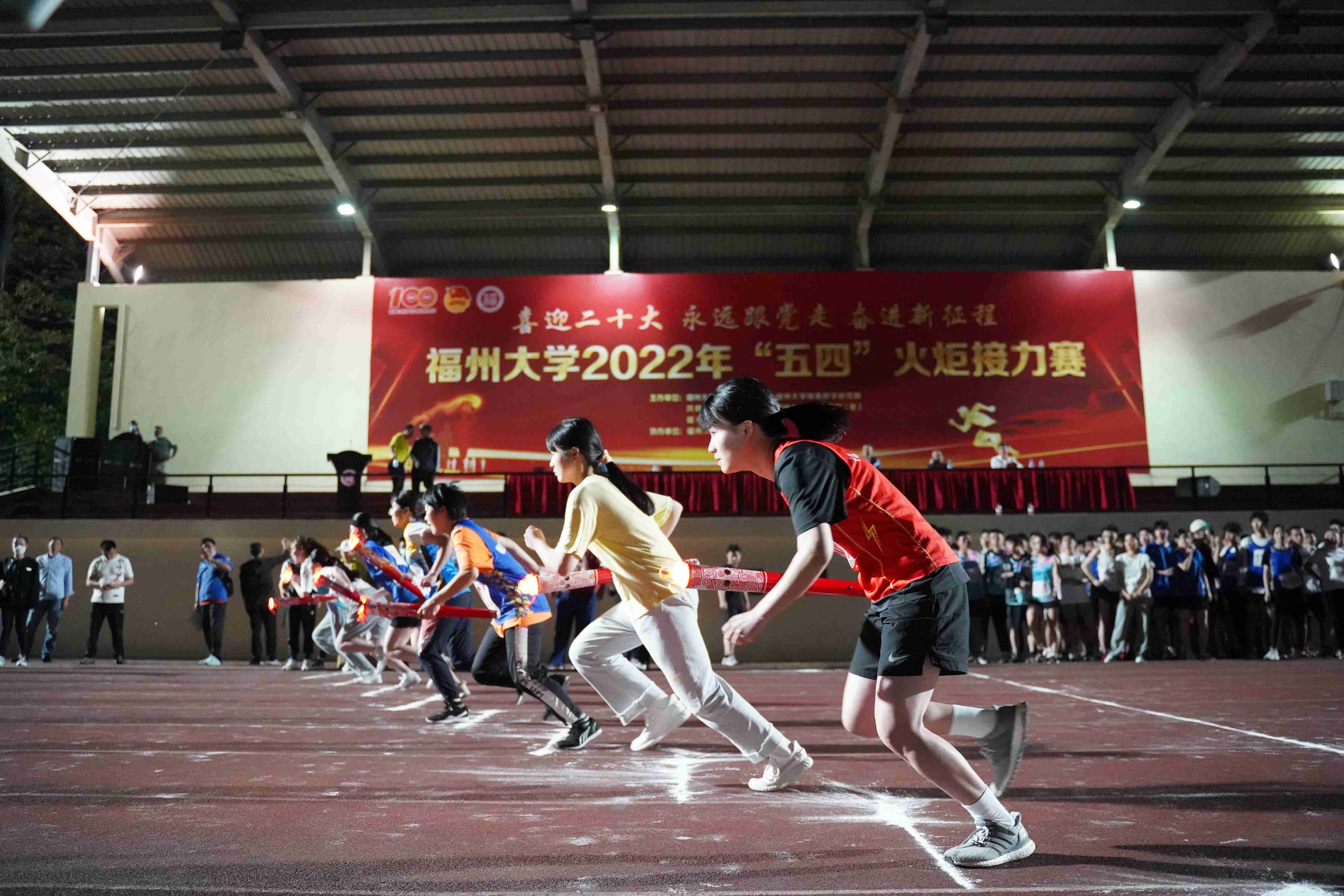 五四火炬接力赛 全媒体视传部 陈雨欢 摄(1).JPG