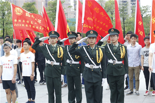 国旗护卫队 李艺娴摄