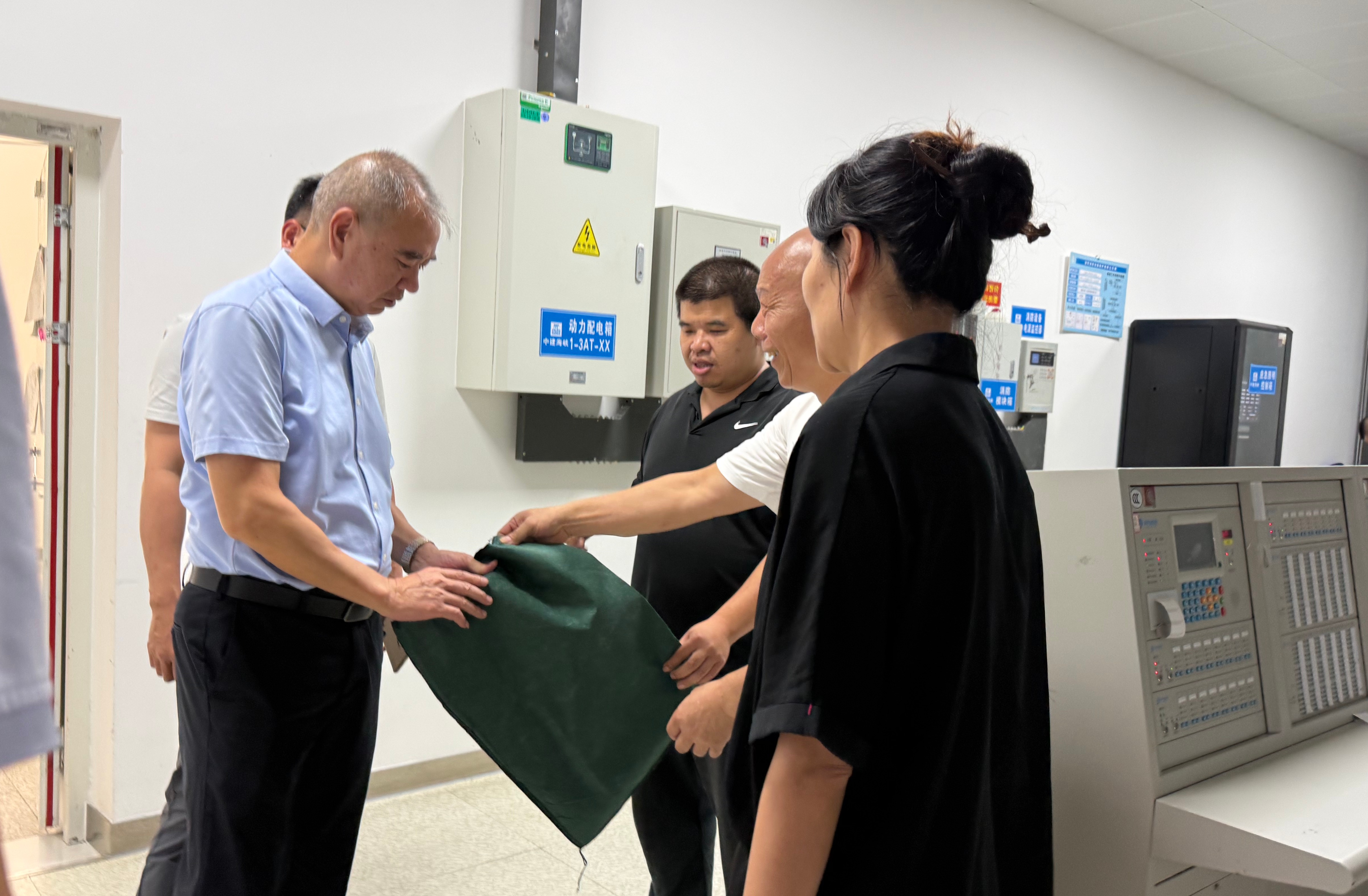 20260711福州大学附属省立医院纪委书记程东风带队在省立医院金山院区消控中心检查.jpg