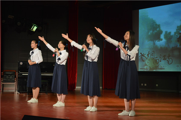 朗读者表演 烟雨江南 厉冰莹摄