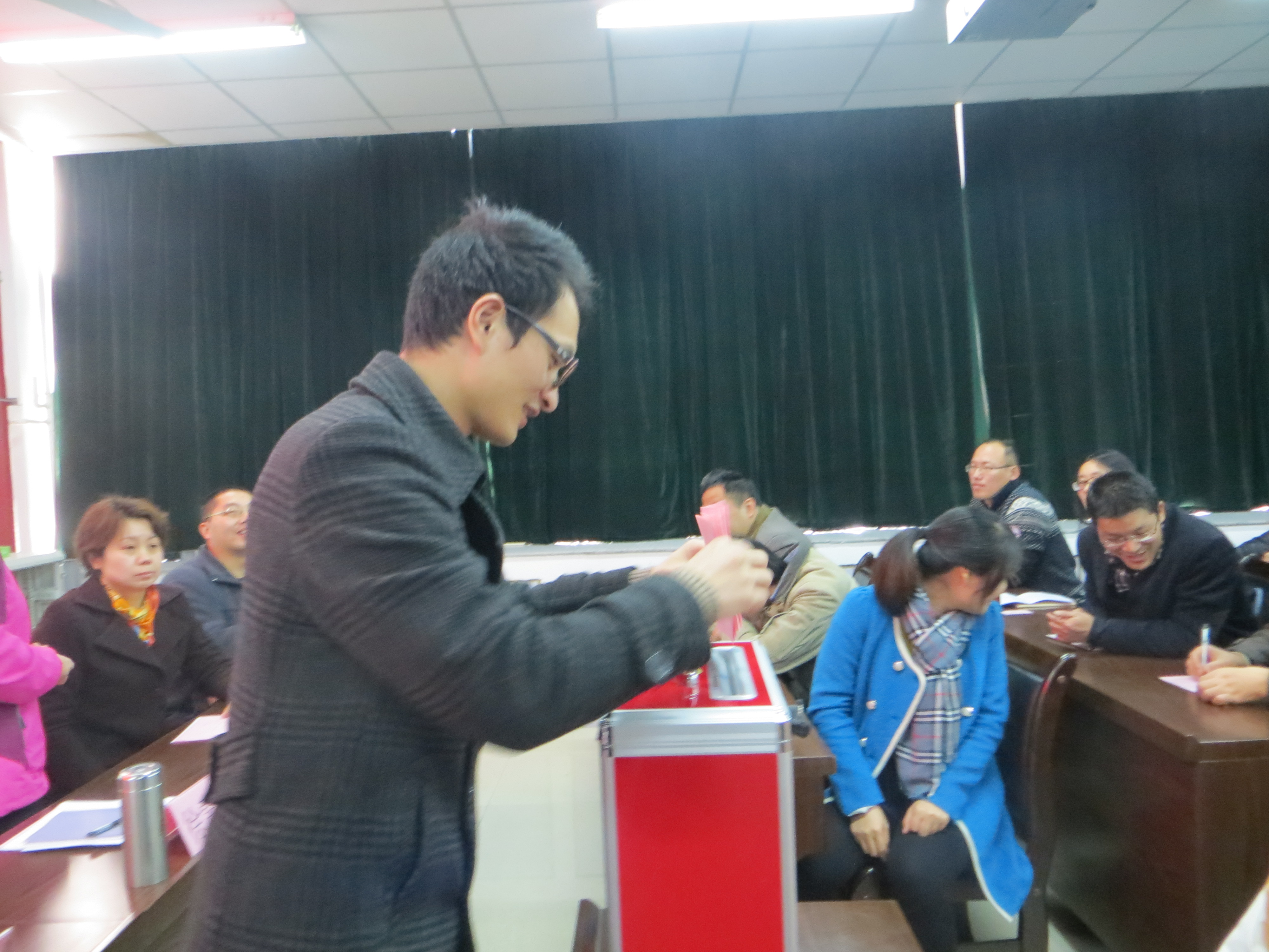 05 无记名投票选举第六届工会委员