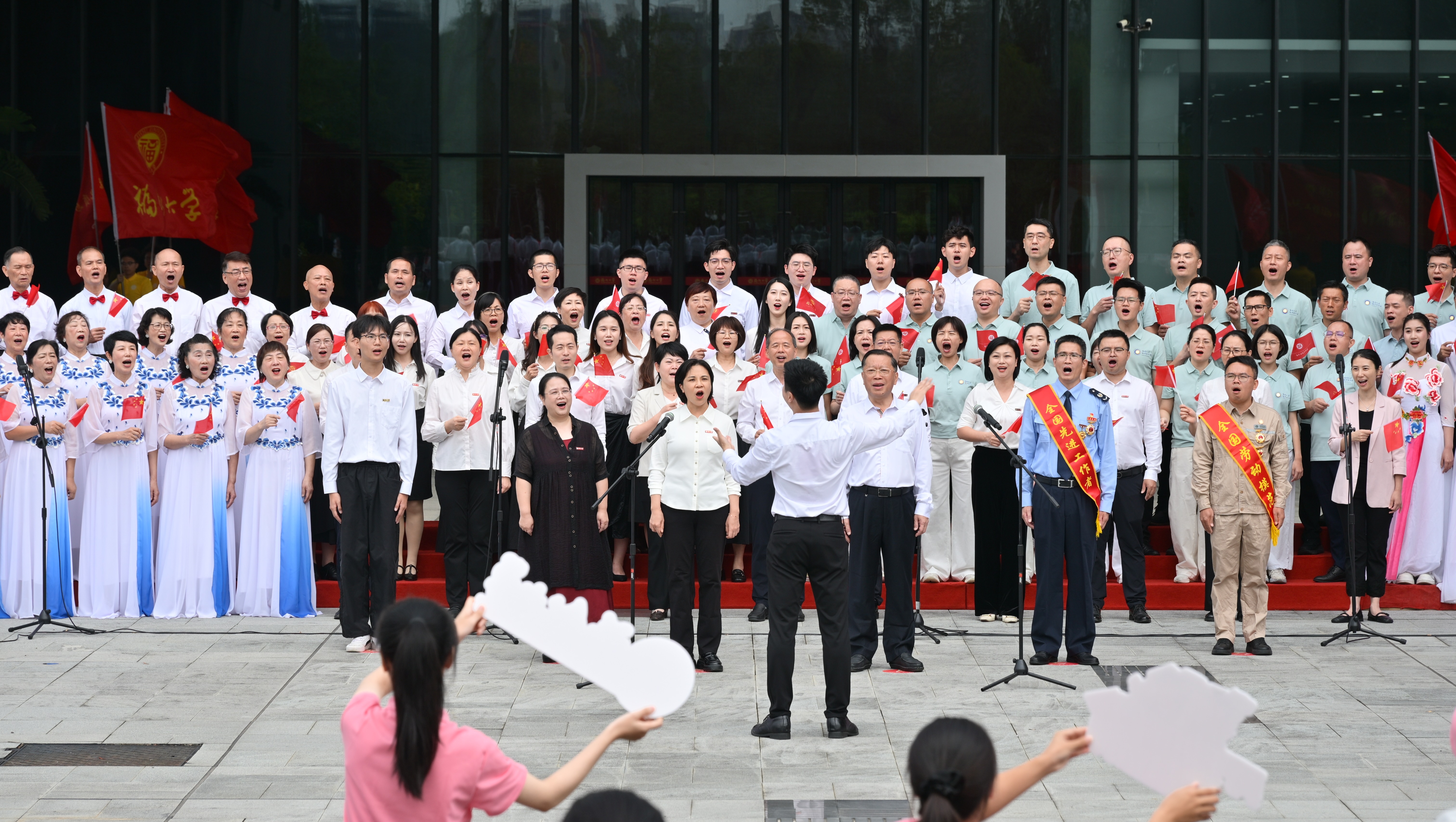 20251025福州大学全球校友同唱校歌快闪活动圆满举行+校友会2.jpg