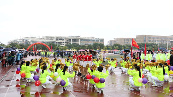 外国语学院方阵 向佩瑜摄1