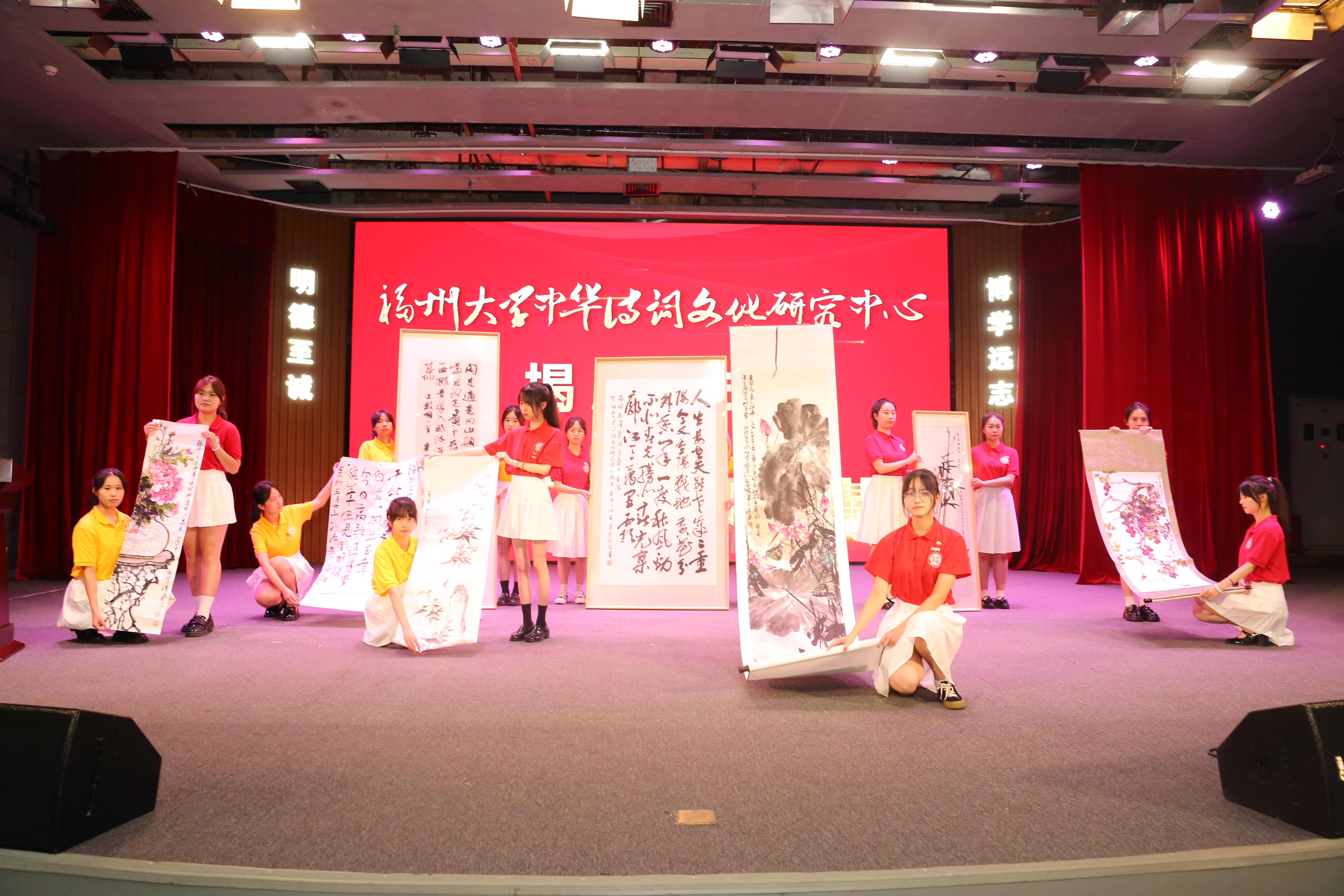 10-赠送书画作品.JPG
