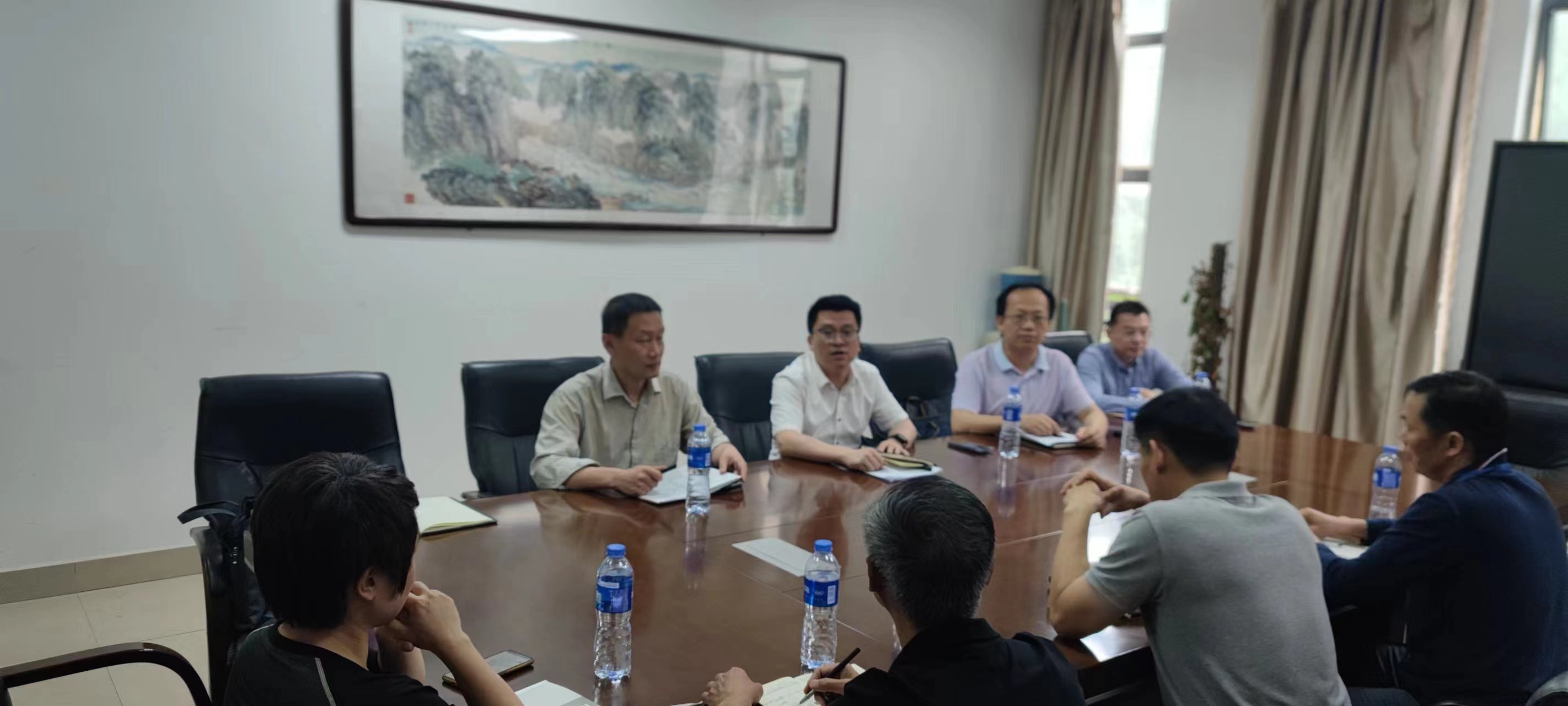 到体育教学研究部调研-郭文忠副校长.jpg 到体育教学研究部调研-郭文忠副校长.jpg