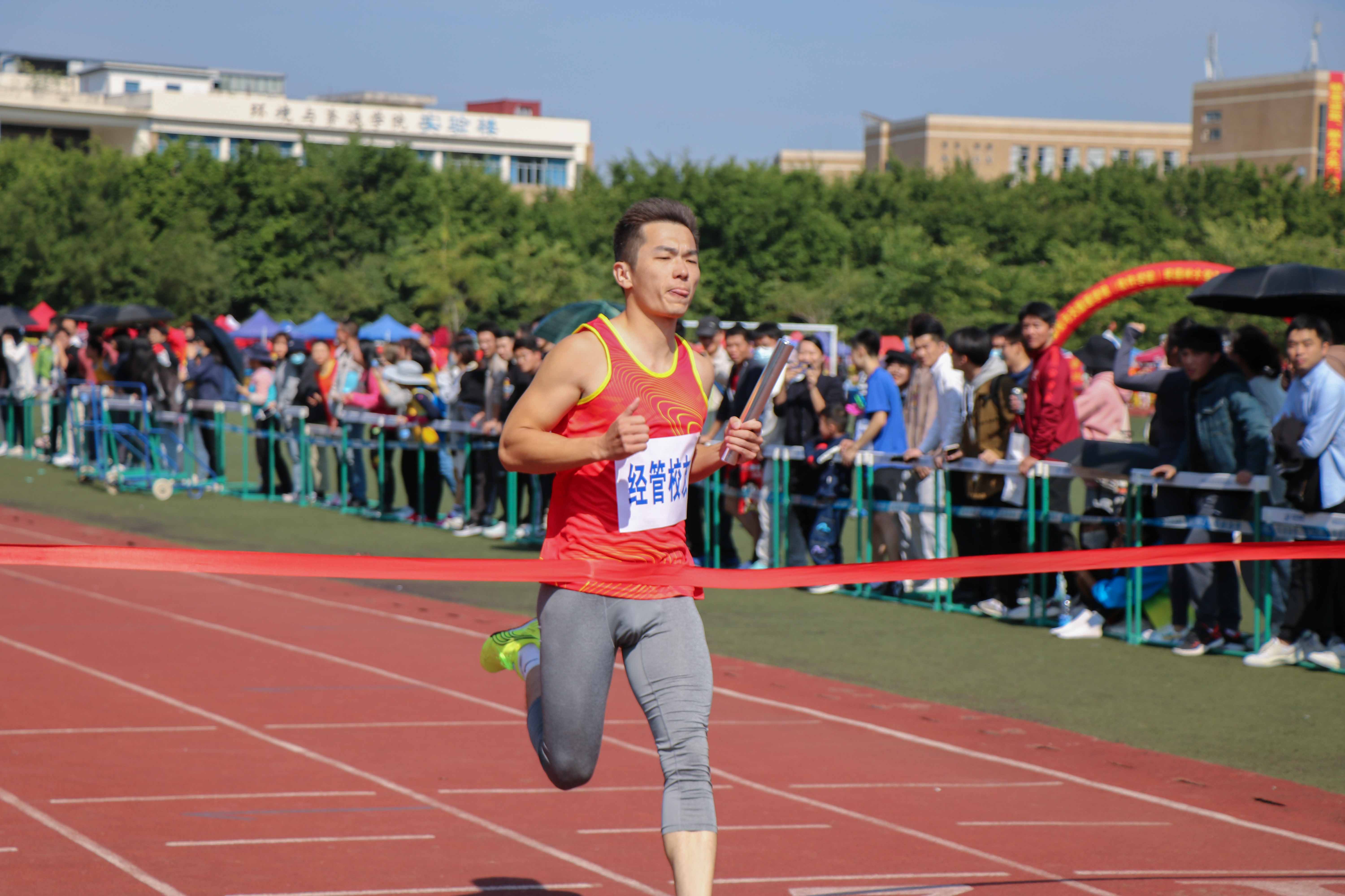 田径——男子4x100米接力：中国队晋级决赛_新华社