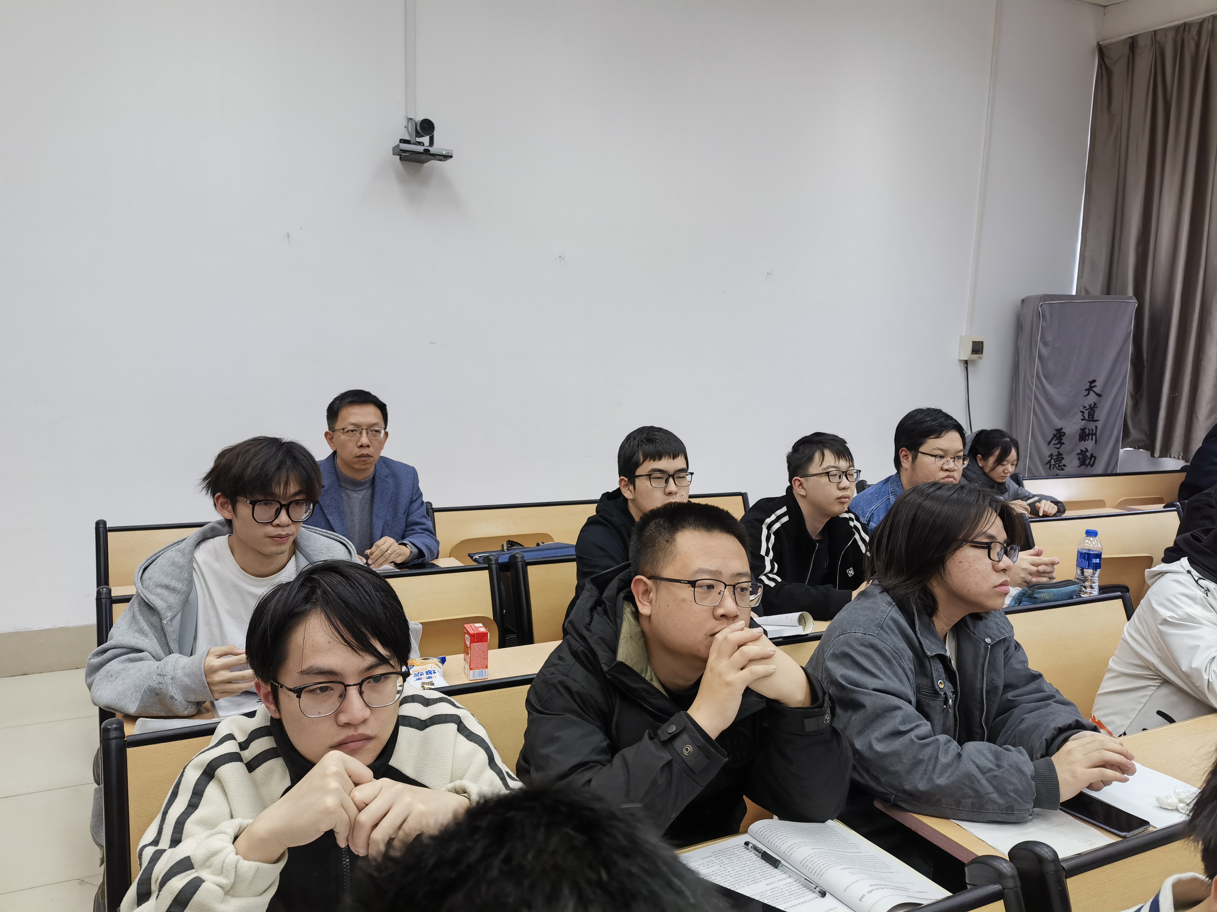 20260302开学第一课｜机械学院领导深入课堂听课3.jpg