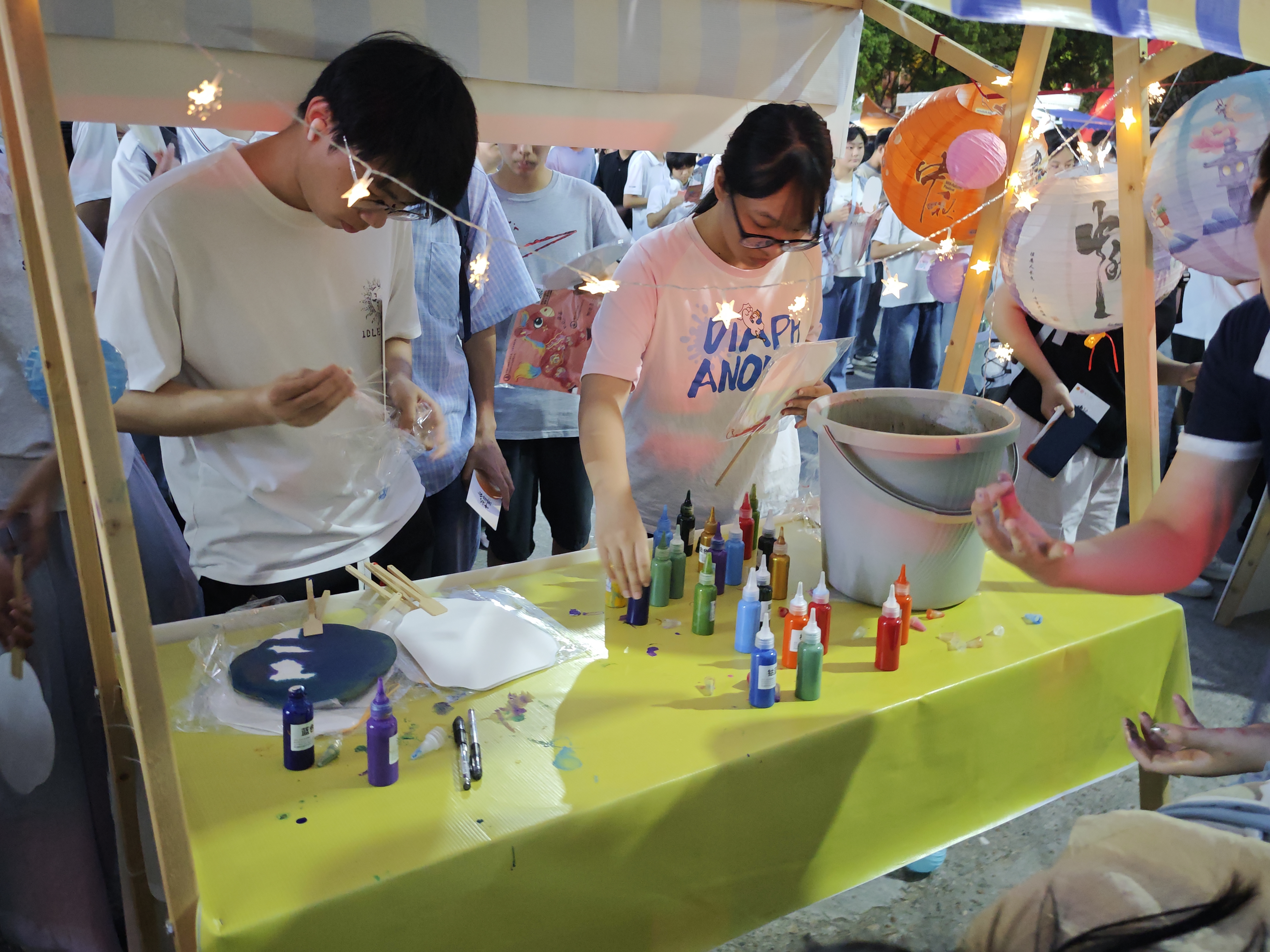 20260923漆扇制作现场视传陈剑桥摄.jpg