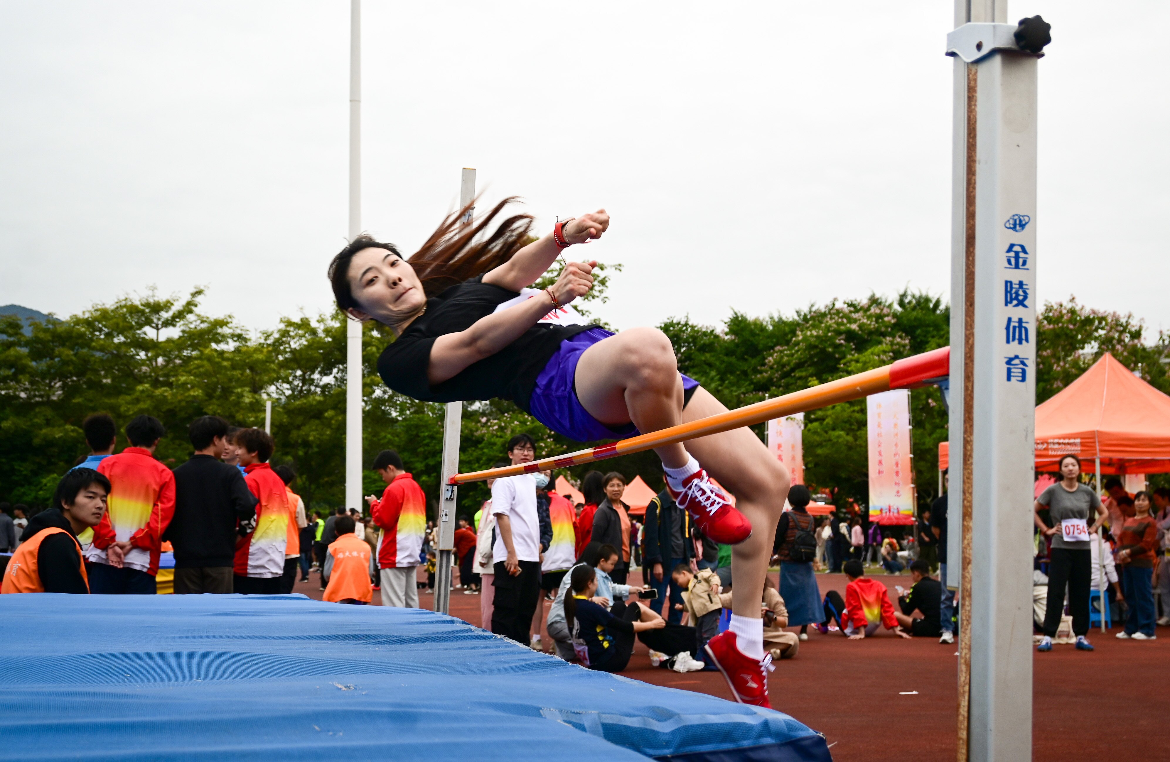 20241109女教中跳高决赛融媒体中心视觉传媒部郑继力摄_proc.jpg