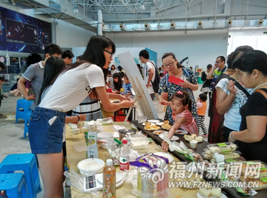 福州科技馆:大学生摆摊玩创意 亲子手工活乐翻天 福州科技馆:大学生摆摊玩创意 亲子手工活乐翻天